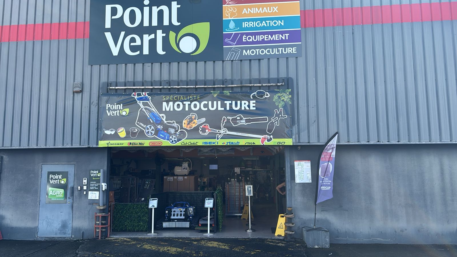 Façade du magasin Point Vert Martinique au Lamentin, spécialiste motoculture